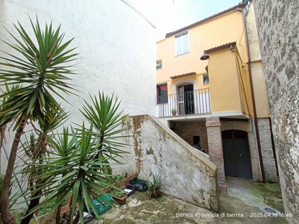 casa indipendente in vendita ad Isernia