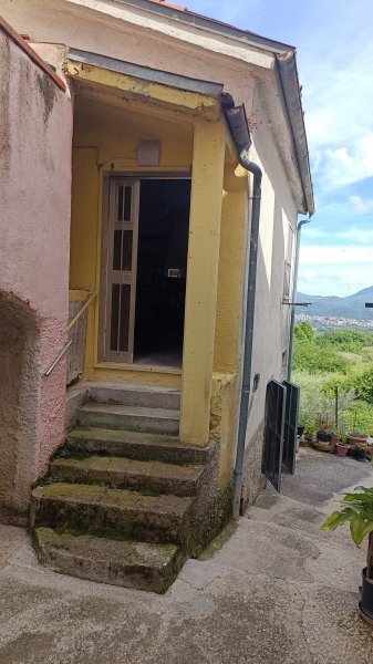casa indipendente in vendita ad Isernia in zona Cutoni