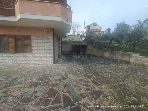 casa indipendente in vendita ad Isernia in zona Conocchia