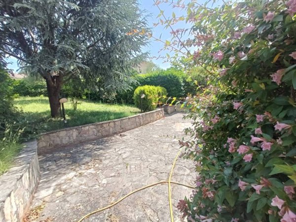 casa indipendente in vendita ad Isernia