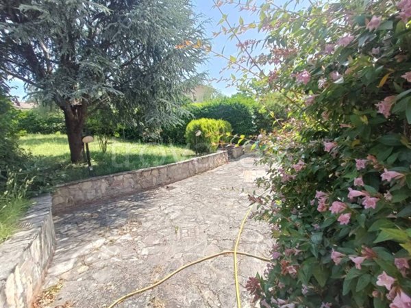 casa indipendente in vendita ad Isernia