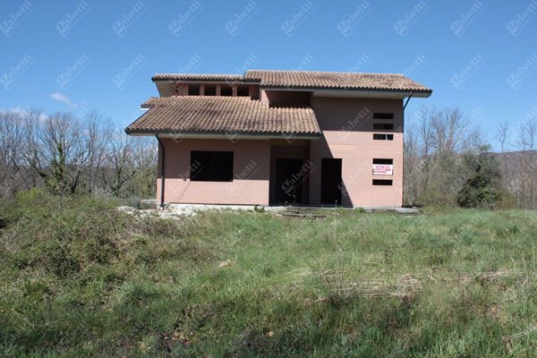 casa indipendente in vendita ad Isernia in zona Contrada Castagna