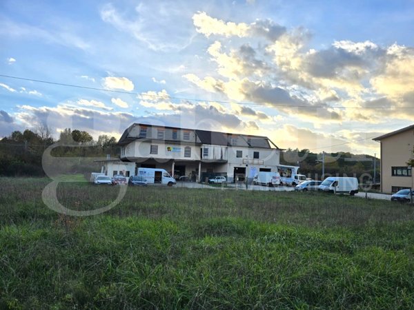 locale di sgombero in vendita ad Isernia