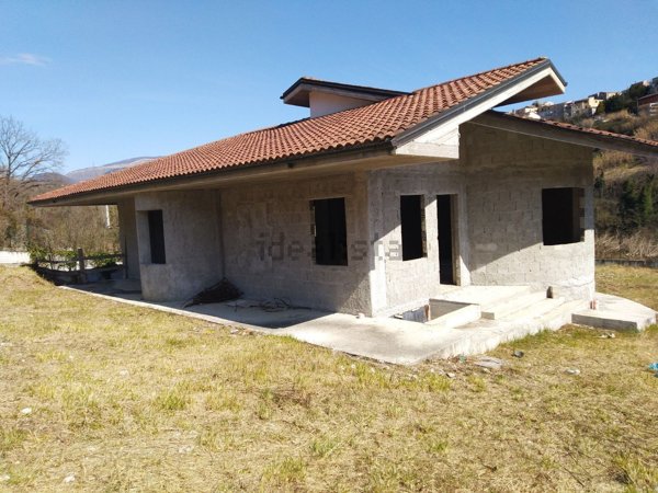 casa indipendente in vendita ad Isernia