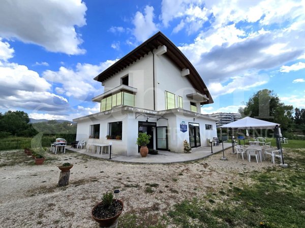 negozio in vendita ad Isernia