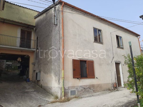casa indipendente in vendita ad Isernia in zona Fragnete