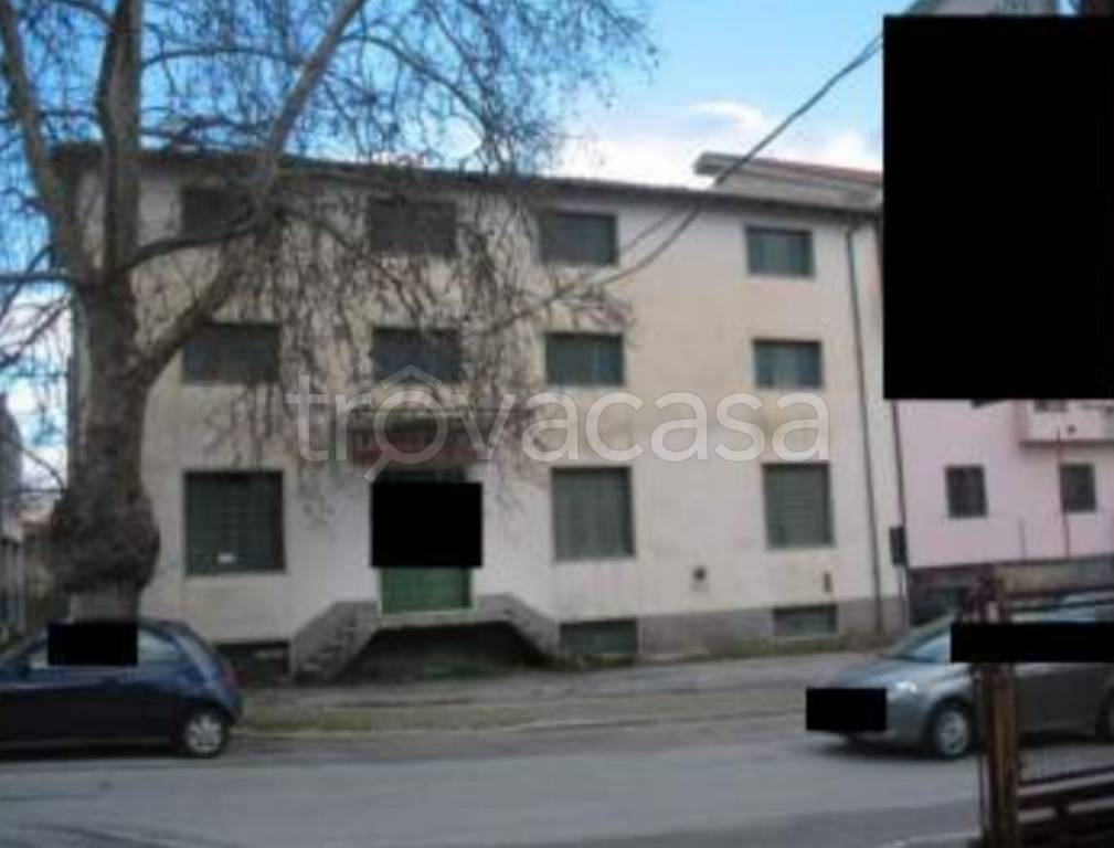 locale commerciale in vendita ad Isernia