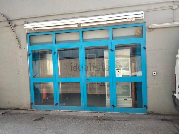 locale commerciale in vendita ad Isernia