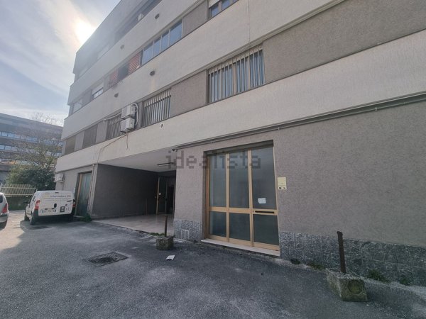 locale commerciale in vendita ad Isernia
