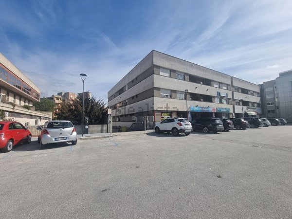 locale commerciale in vendita ad Isernia