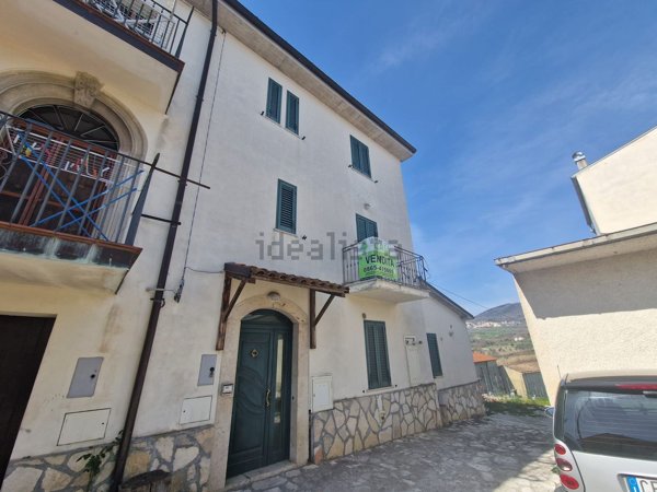 casa indipendente in vendita ad Isernia in zona Colle Cioffi