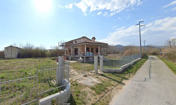 casa indipendente in vendita ad Isernia in zona Contrada Le Piane
