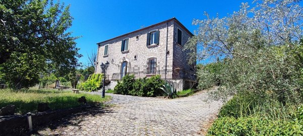 casa indipendente in vendita ad Isernia