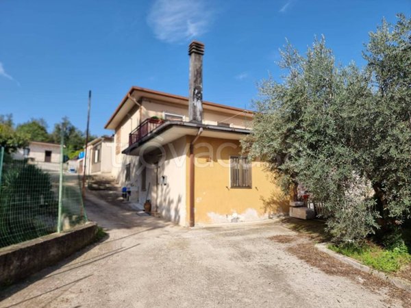 appartamento in vendita ad Isernia in zona Contrada Colle Breccione