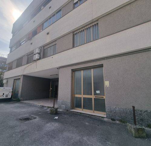 negozio in vendita ad Isernia