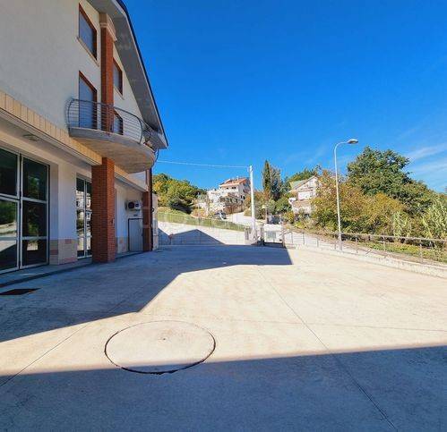 negozio in vendita ad Isernia