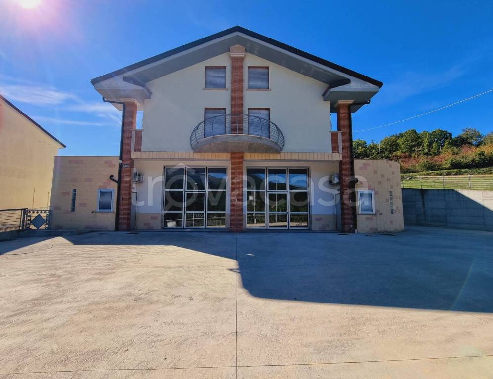 negozio in vendita ad Isernia