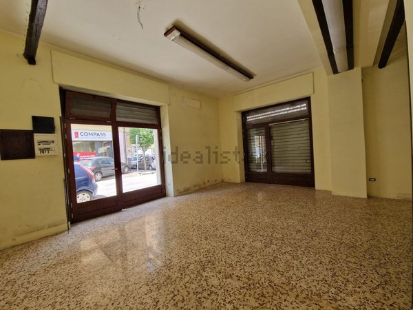 locale commerciale in vendita ad Isernia