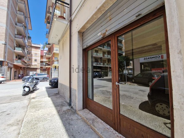 locale commerciale in vendita ad Isernia