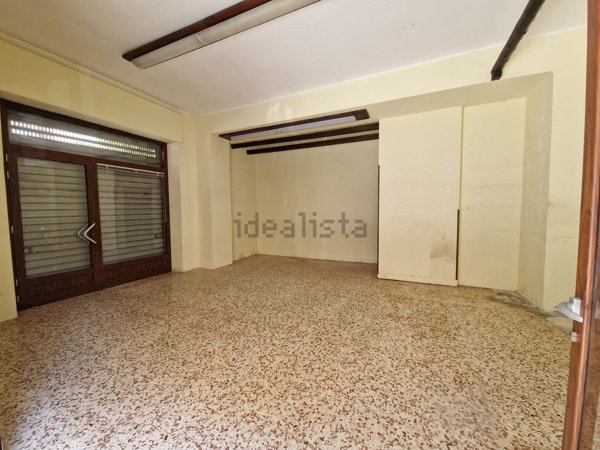 locale commerciale in vendita ad Isernia