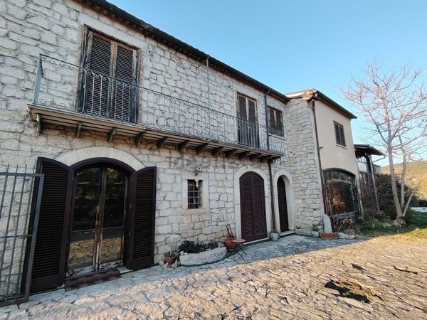 casa indipendente in vendita ad Isernia