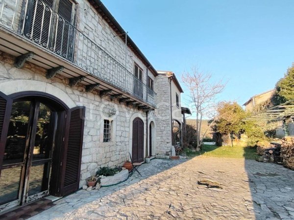 casa indipendente in vendita ad Isernia