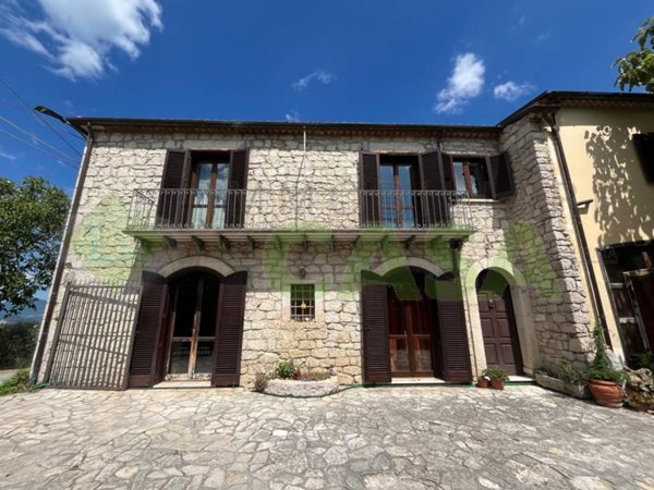 casa indipendente in vendita ad Isernia