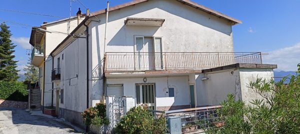 casa indipendente in vendita ad Isernia