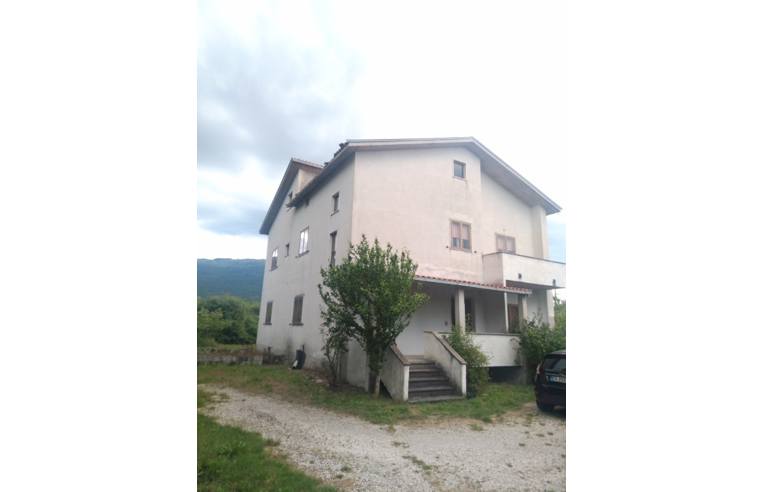 casa indipendente in vendita ad Isernia in zona Contrada Le Piane