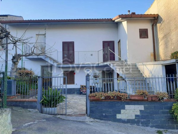 casa indipendente in vendita ad Isernia in zona Salietto