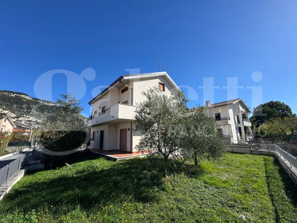casa indipendente in vendita ad Isernia