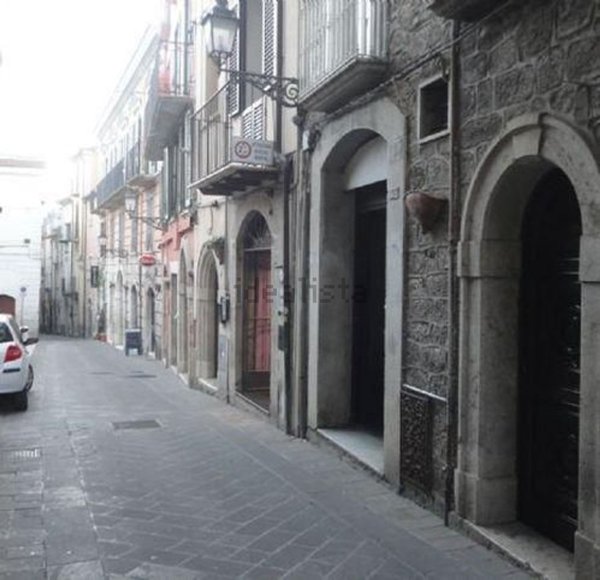 locale commerciale in vendita ad Isernia
