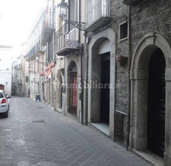 locale commerciale in vendita ad Isernia in zona Contrada San Cosmo