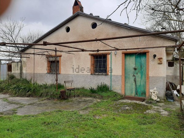 casa indipendente in vendita ad Isernia in zona Contrada Le Piane