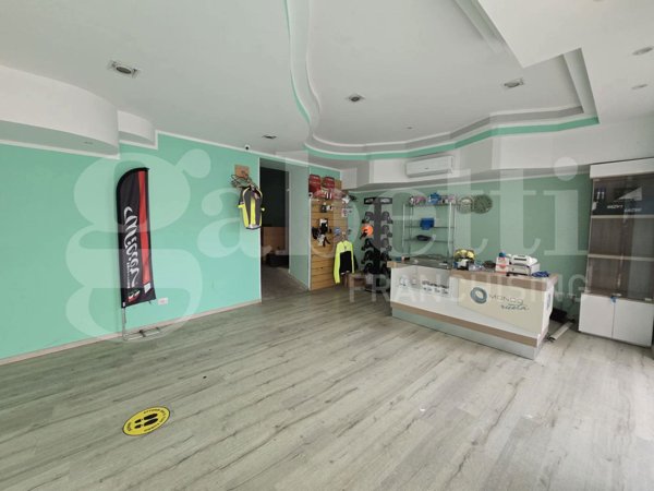 locale commerciale in vendita ad Isernia