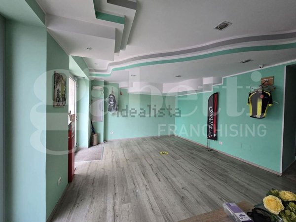 locale commerciale in vendita ad Isernia