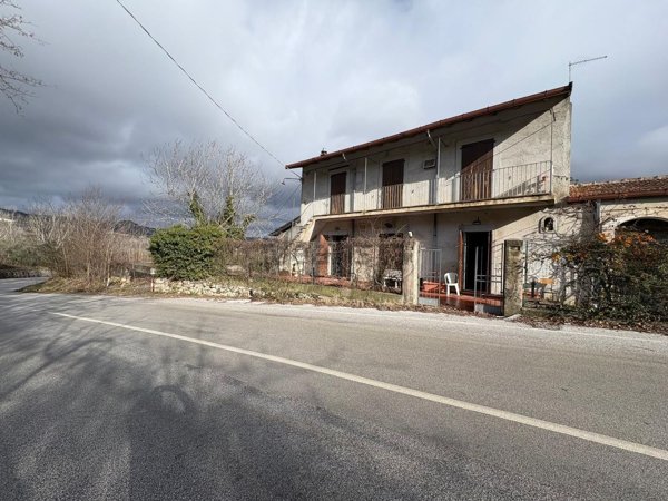 casa indipendente in vendita ad Isernia
