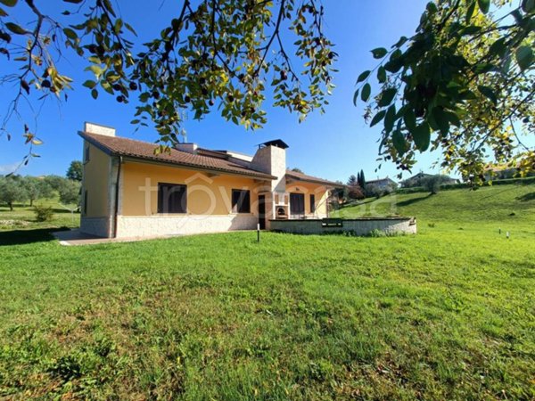 casa indipendente in vendita ad Isernia