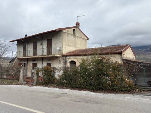 casa indipendente in vendita ad Isernia