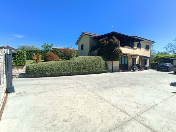casa indipendente in vendita ad Isernia in zona Colle Cioffi