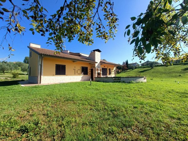 casa indipendente in vendita ad Isernia