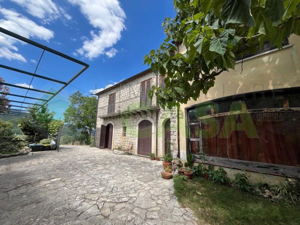 casa indipendente in vendita ad Isernia