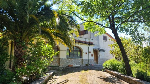 casa indipendente in vendita ad Isernia