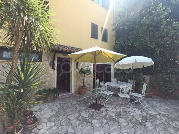 casa indipendente in vendita ad Isernia in zona Colle Pagano