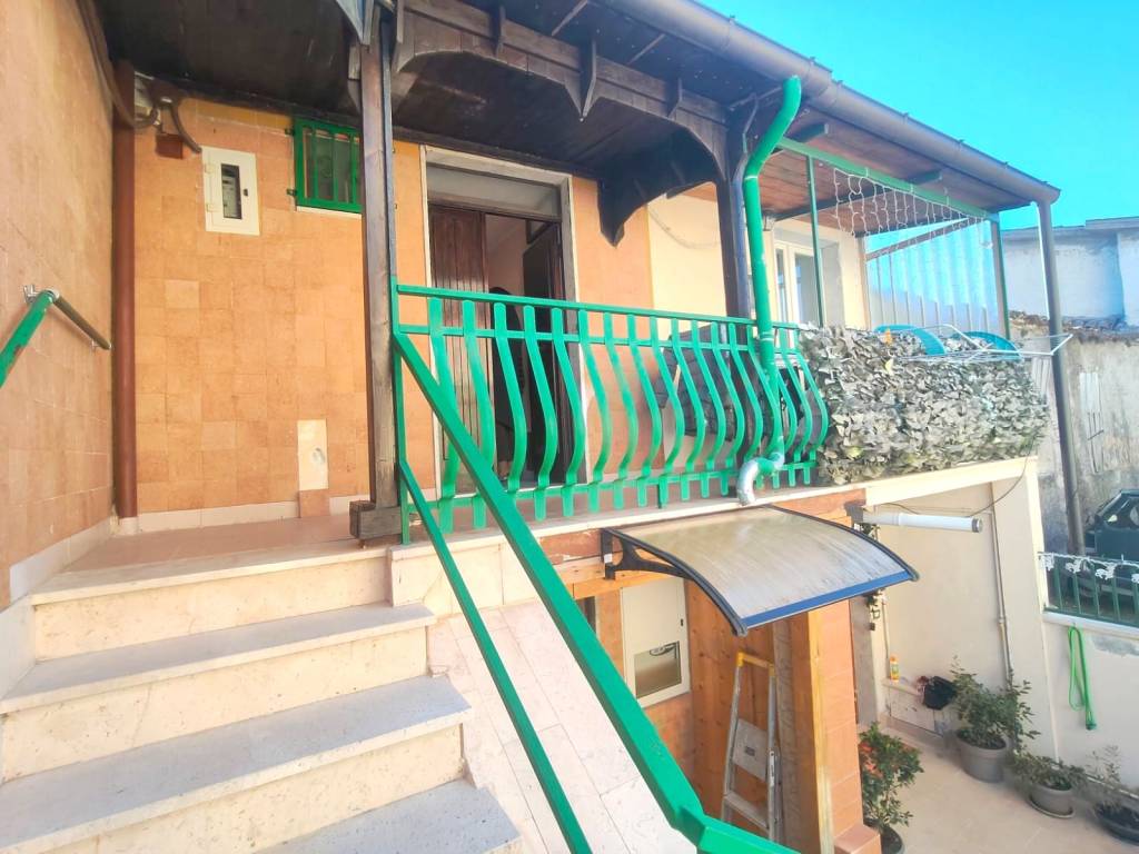 casa indipendente in vendita ad Isernia in zona Conocchia