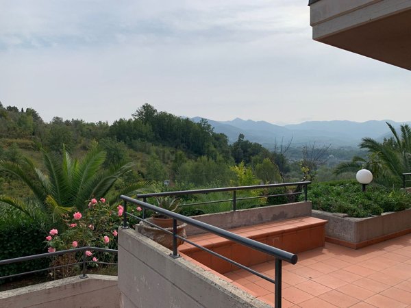 casa indipendente in vendita ad Isernia in zona Contrada San Lorenzo