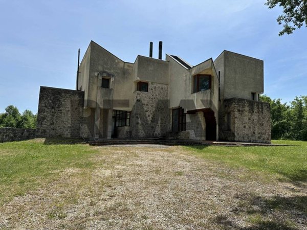 casa indipendente in vendita ad Isernia in zona Contrada Le Piane
