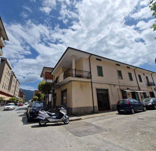 negozio in vendita ad Isernia in zona Contrada Belvedere