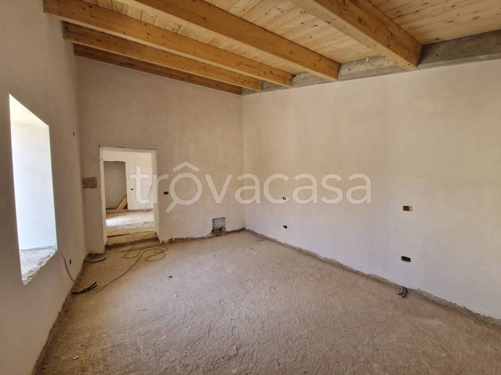 casa indipendente in vendita ad Isernia in zona Marini