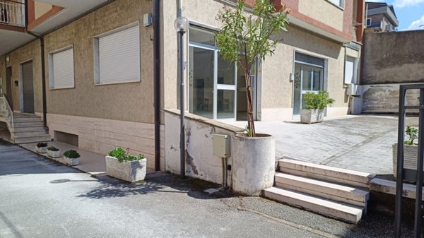 locale commerciale in vendita ad Isernia